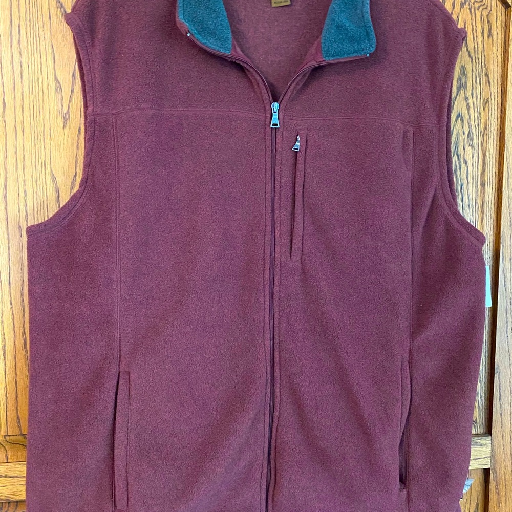 St. John’s Bay fleece vest, men’s